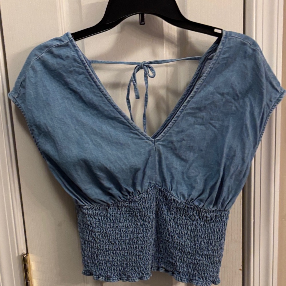 Old Navy Light Blue Smocked Crop Top size XS